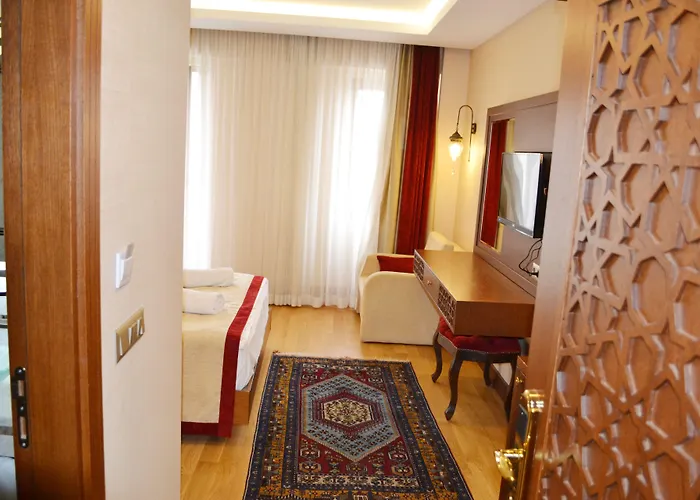 Lalinn Deluxe Hotel 3*