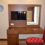 Hotel Lalinn Deluxe 3*
