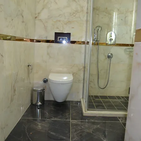 Отель Lalinn Deluxe 3*
