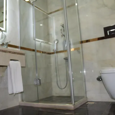 Lalinn Deluxe Стамбул