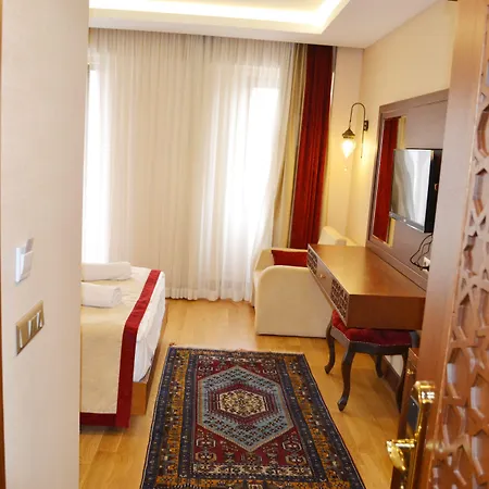 Lalinn Deluxe Hotel 3*