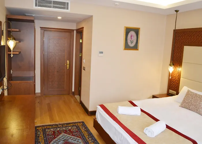 Ξενοδοχείο Lalinn Deluxe 3*