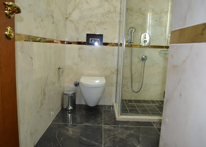 Ξενοδοχείο Lalinn Deluxe 3*