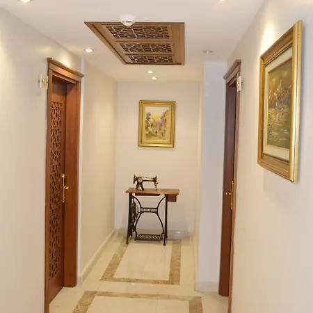 Lalinn Deluxe Hotel 3*